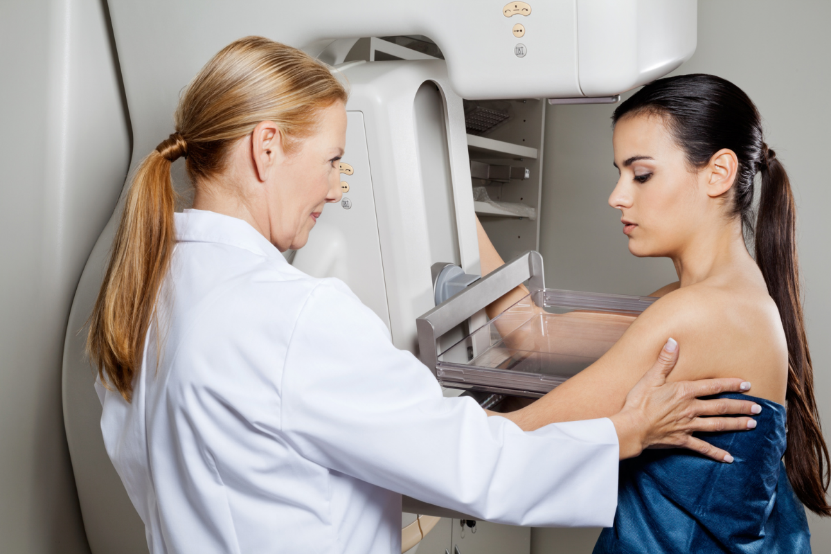 Como é feita mamografia e qual a diferença com o Ultrassom?